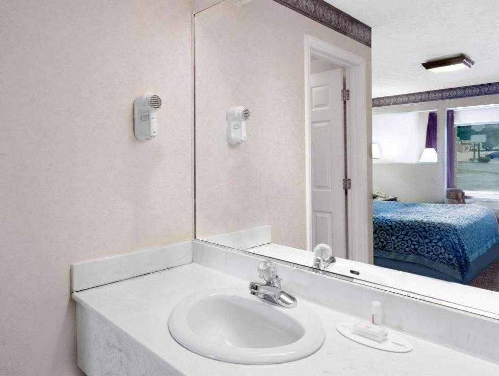 Days Inn By Wyndham Morristown Ngoại thất bức ảnh